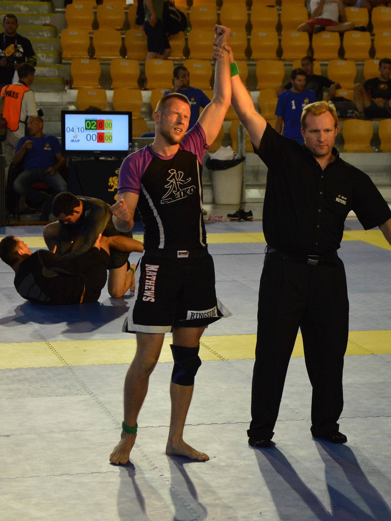 Markus Schmidt BJJ siegreich bei einem Kampf (No-Gi)